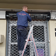 Intervention sur grille à mailles, installation