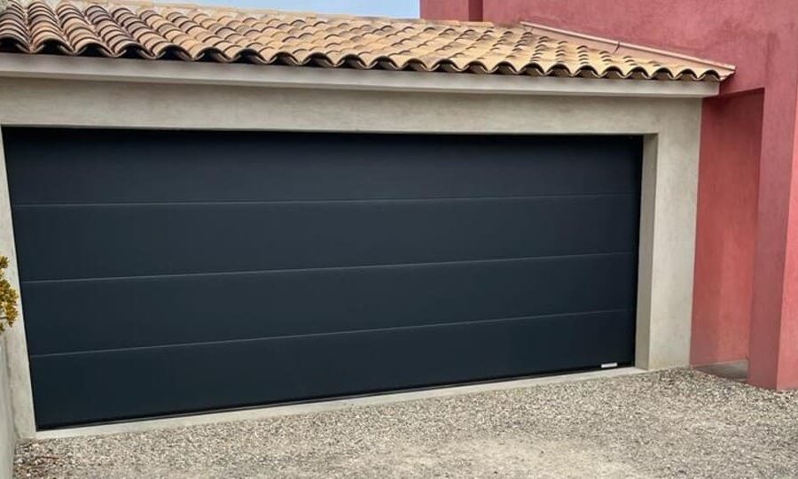Porte garage anthracite installée Sud Est fermeture