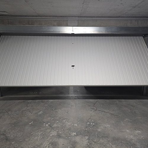 Porte de garage sectionnelle blanche